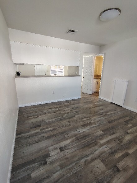 Building Photo - 2010 Larcus Ave