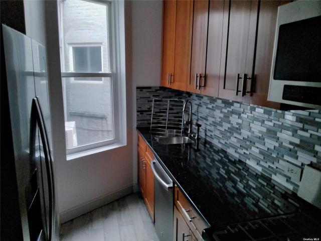 Building Photo - 3 bedroom in Crown Heights NY 11213