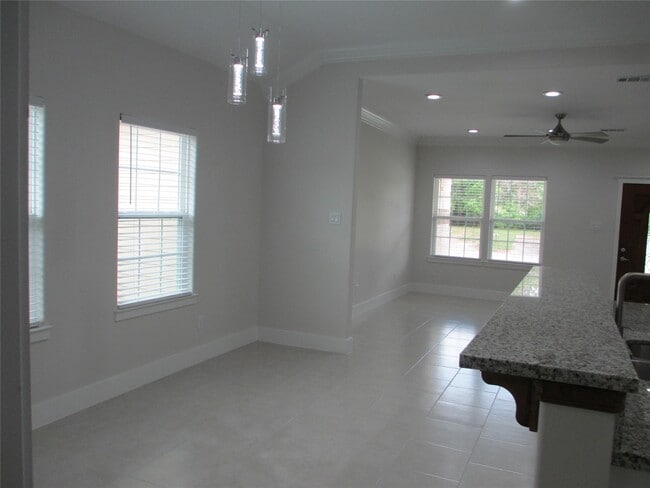 Building Photo - 1209 Elm St