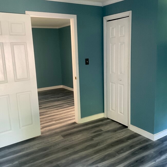 Building Photo - 409 Miller St