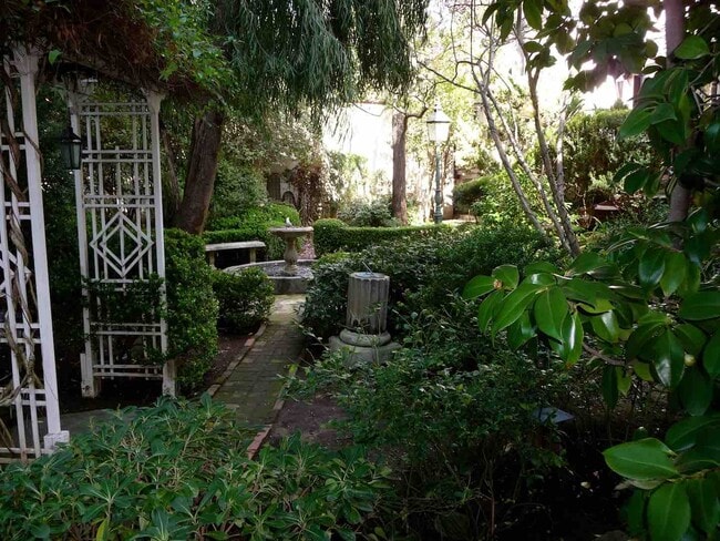 Building Photo - 2057 N Las Palmas Ave