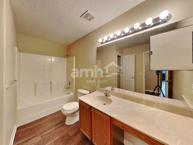 Building Photo - 10618 Bamboo Rod Cir