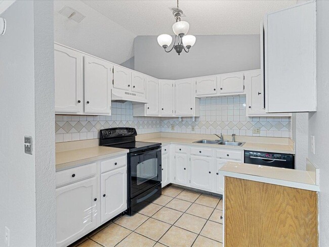 Building Photo - 2117 Foxfire Rd