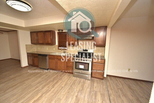 Building Photo - Central Norman 3 Bed 3 Bath MOVE IN SPECIA...