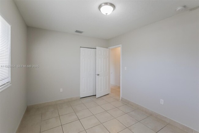 Building Photo - 1231 NE 214th St