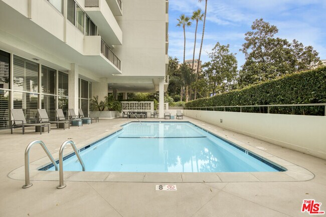 Building Photo - 10433 Wilshire Blvd