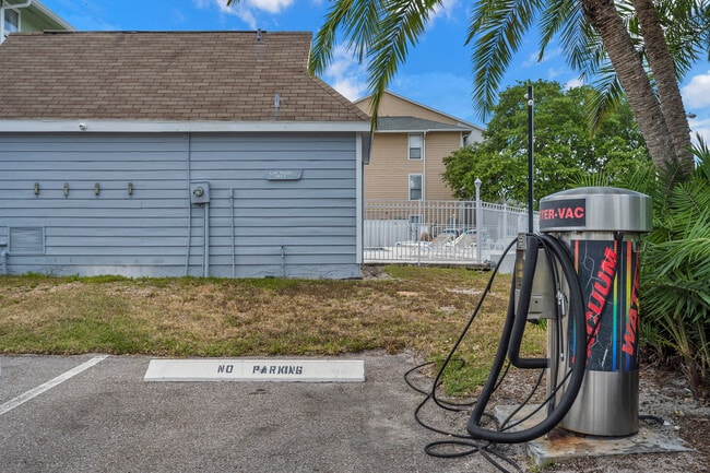 Building Photo - 455 Alt 19