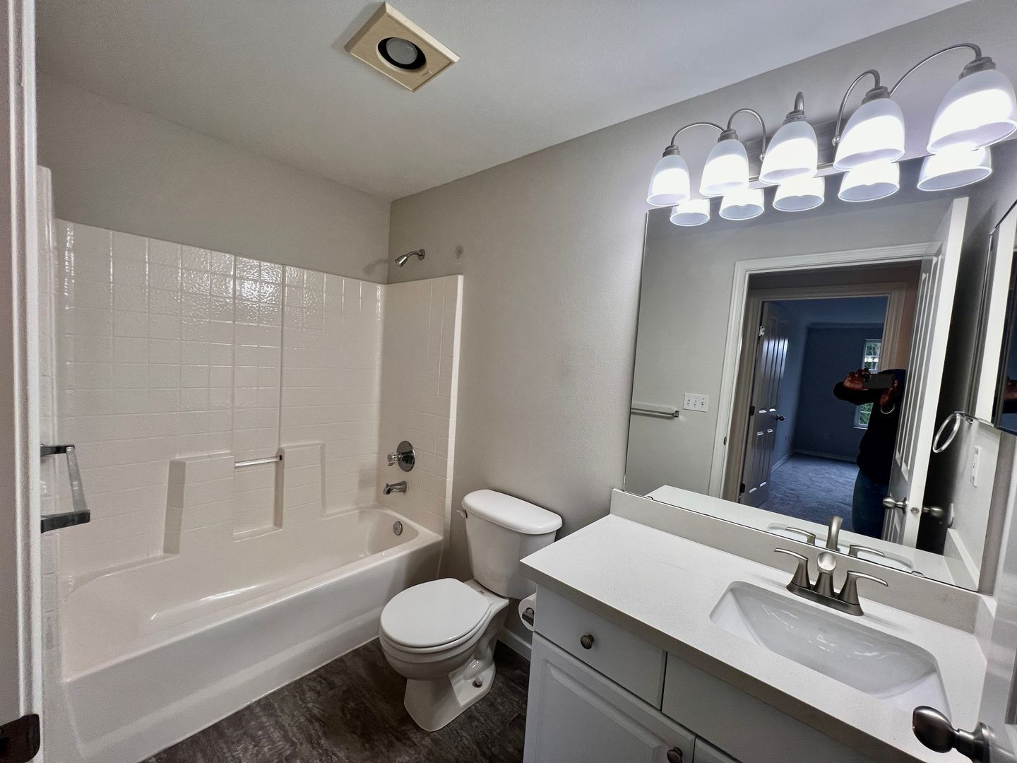 Building Photo - Monroe Condo!!!!