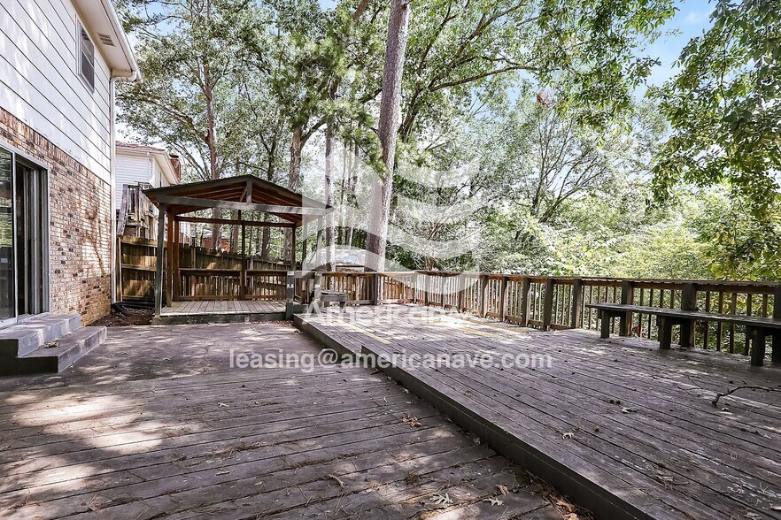 Building Photo - 2515 Montreal Dr