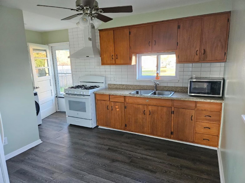 Building Photo - 615 19th St