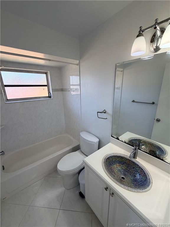 Building Photo - 761 SW Ravenswood Ln