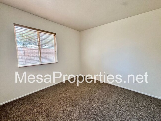 Building Photo - 15307 Ross Dr