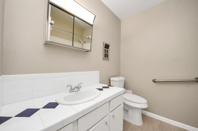 Building Photo - 1307 Glen Echo Dr