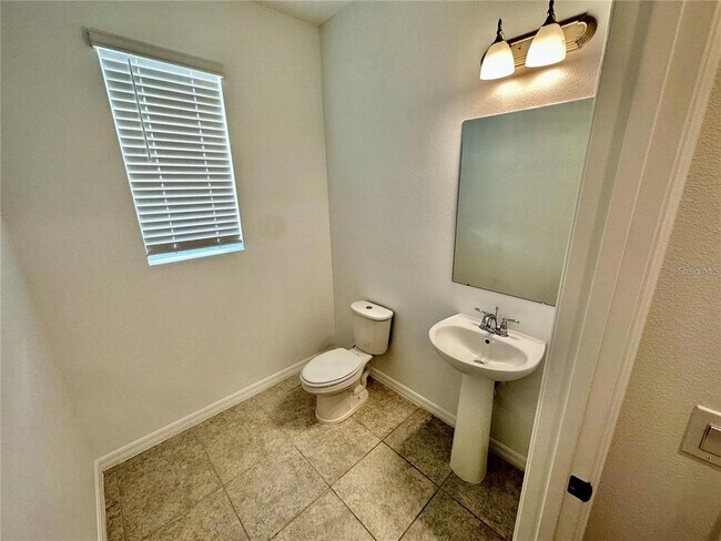 Building Photo - 1707 Sanibel Dr