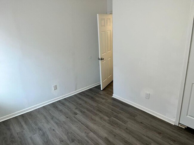 Building Photo - 15863 Kentucky St