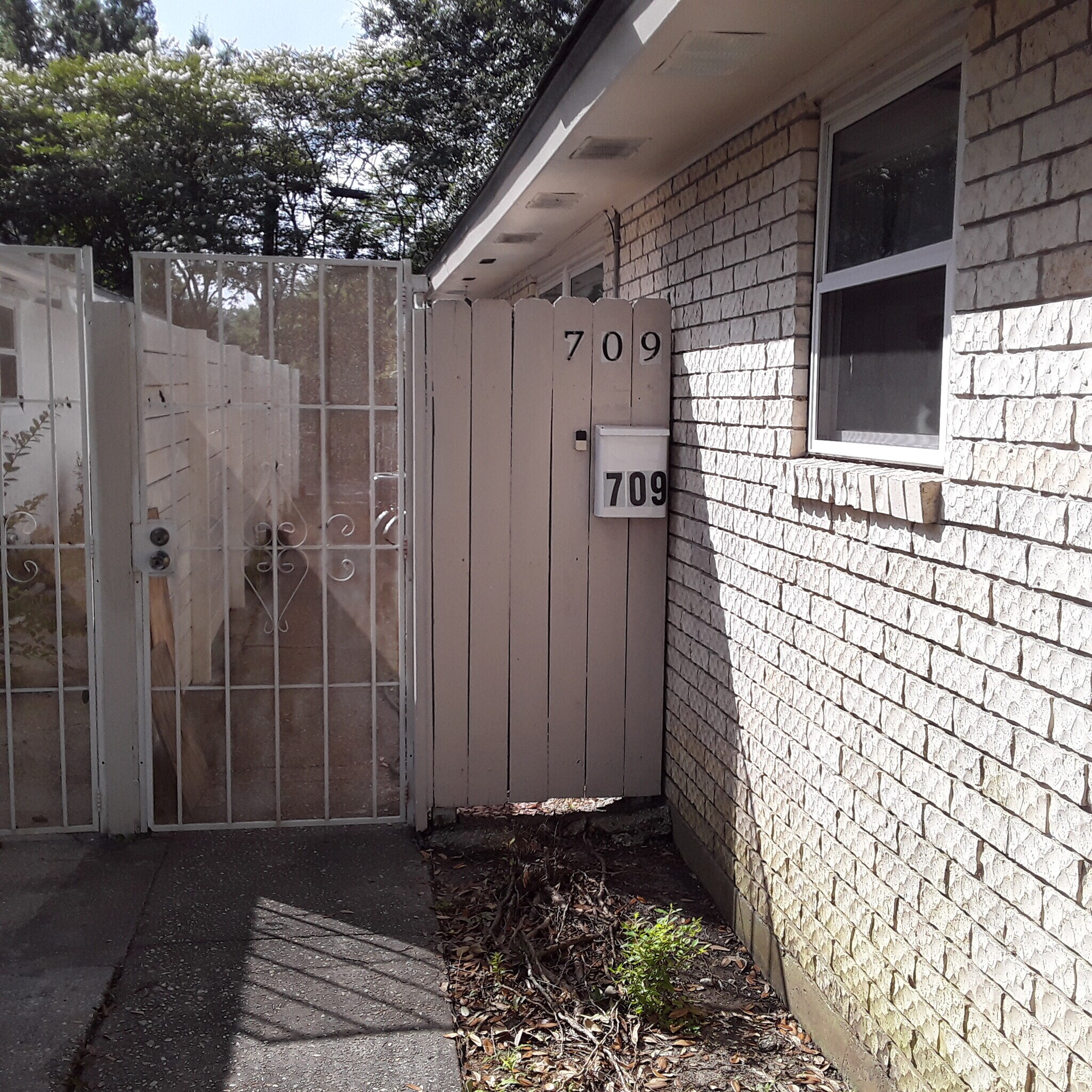 Building Photo - 709 Jennifer Jean Dr