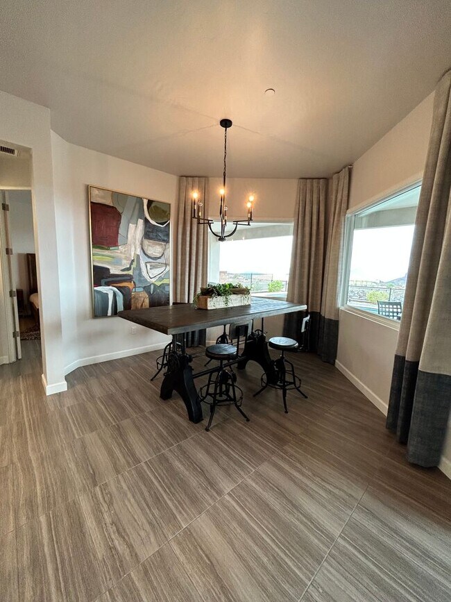 Building Photo - Beautiful Furnished Pool Home!