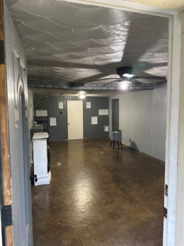 Building Photo - 409 W Seneca Ave