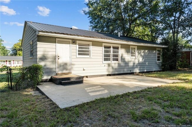 Building Photo - 821 Sandalwood Dr