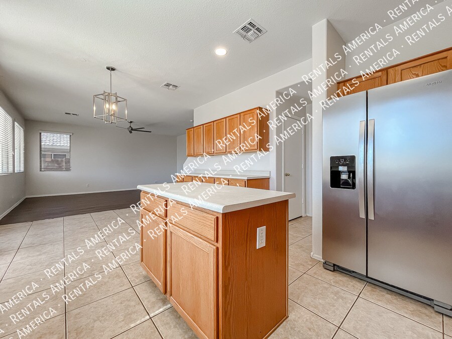 Building Photo - 9765 E Knowles Ave