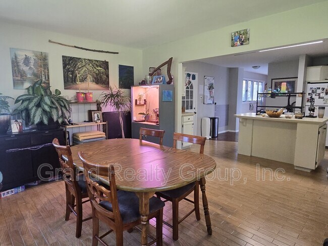 Building Photo - 25151 W Lincoln Dr