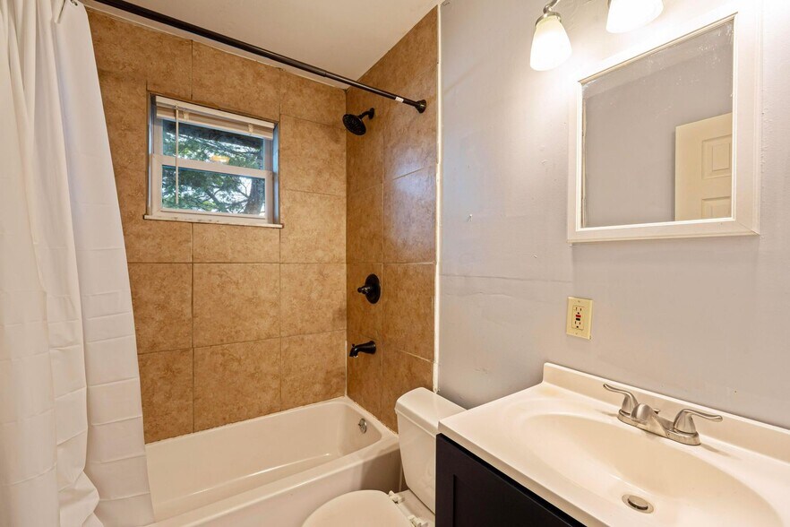 Building Photo - 960 Ferndale Pl