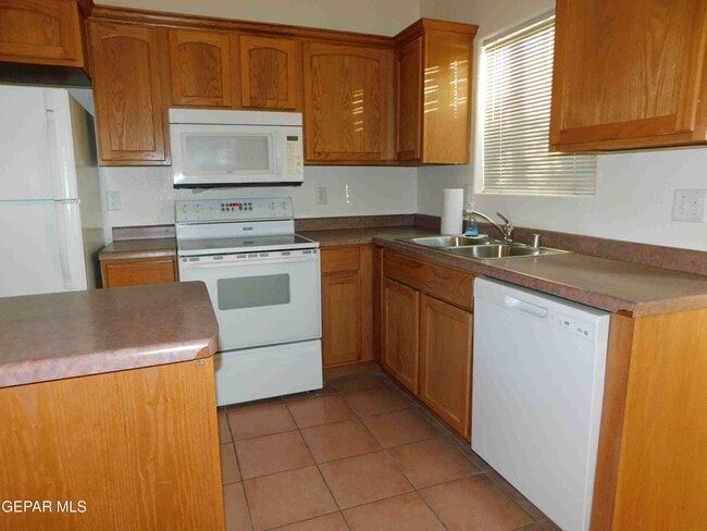 Building Photo - 3313 Tierra Espada Dr