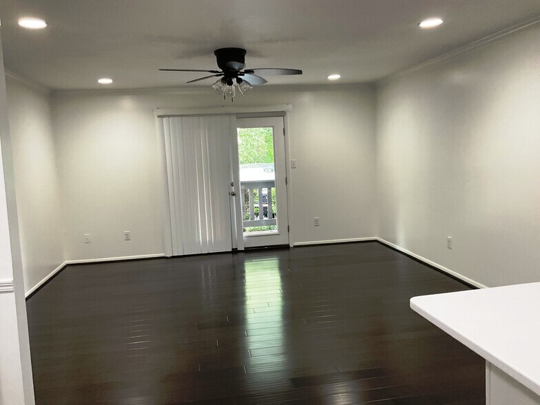 Living Room - 1001 Woodland Vlg