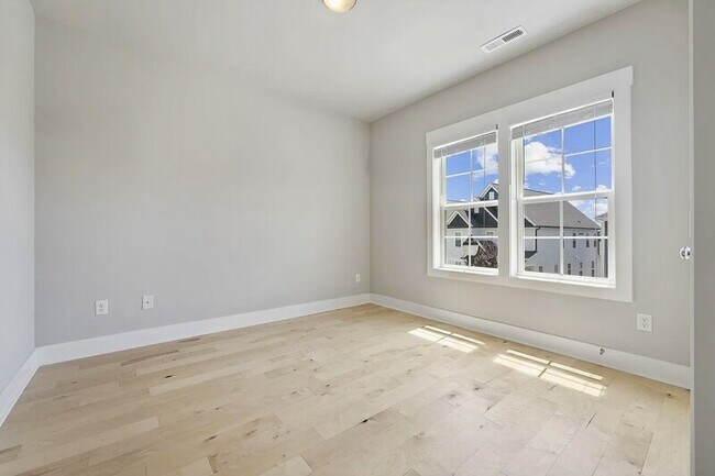 Building Photo - 444 Beacon Ridge Blvd