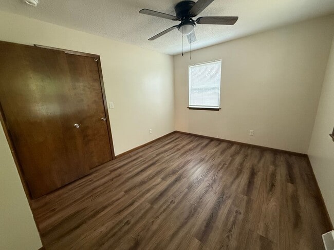 Building Photo - 2 Bedroom, 1 Bath Remodeled House