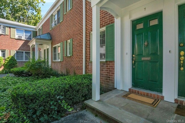 Building Photo - 590 Bedford Rd