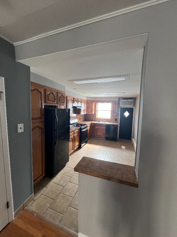 Building Photo - 2500 S Alder St