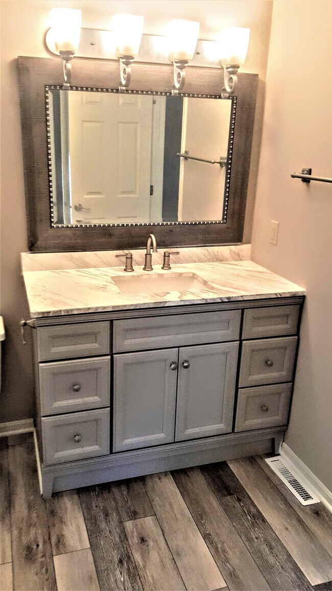 Building Photo - 1862 Beechwood Ave NE