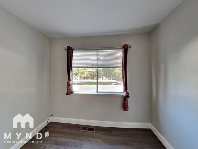 Building Photo - 1970 Grande Cir