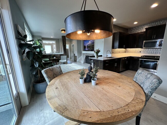 Building Photo - 3 bedroom 2.5 bath home in The Bridges, wi...