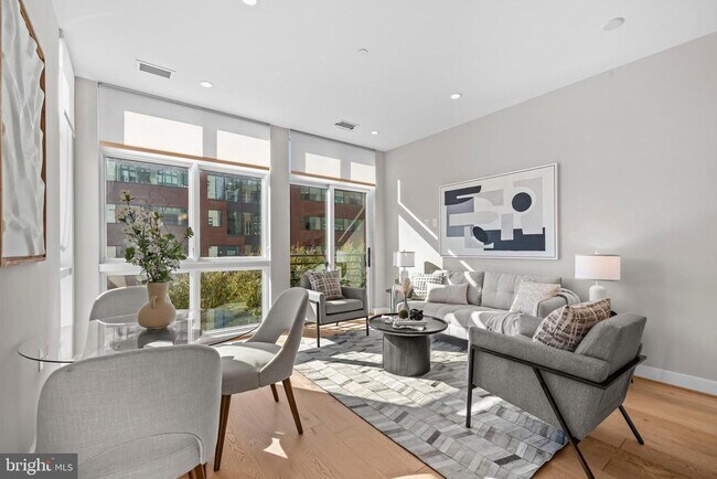 Building Photo - 646 H St NE