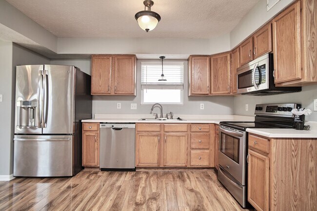 Building Photo - For Rent-4BDRM, 2.5BA Home in Ashwood