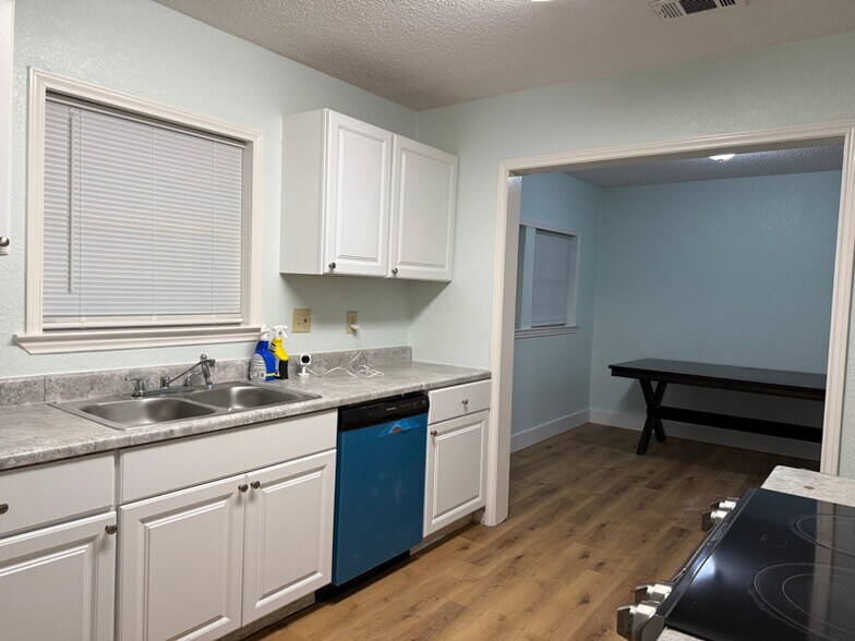 Building Photo - 2543 E Ann Arbor Ave