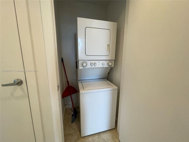 Building Photo - Luxury spacious 1-bedroom apartment with b...