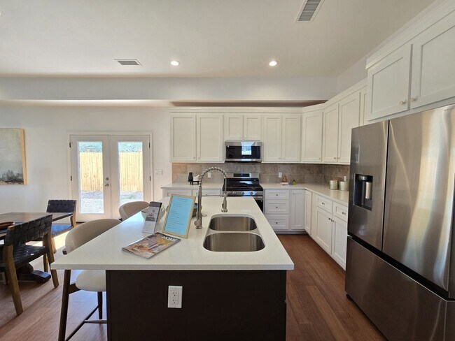 Building Photo - 2822 Camino Mendoza