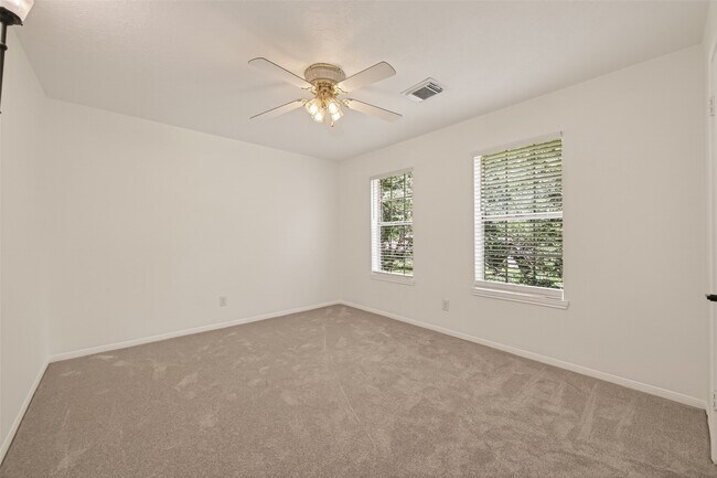 Building Photo - 2431 Parkwood Ln