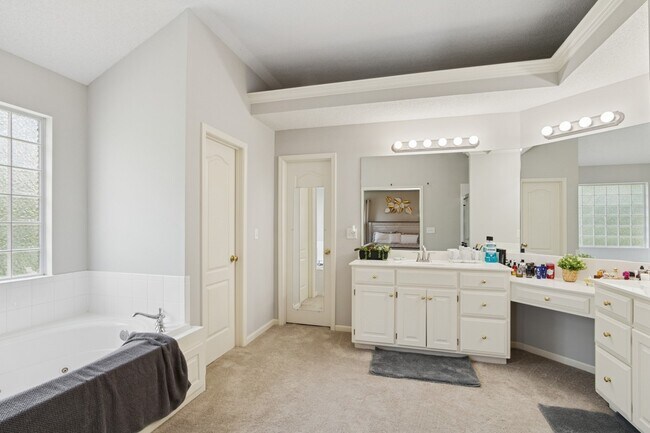 Building Photo - 5341 Meadowlark Dr