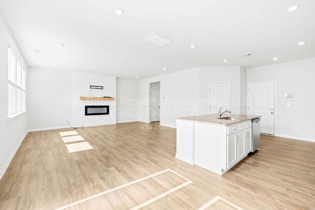 Building Photo - 2128 Blue Sky Mdws Dr