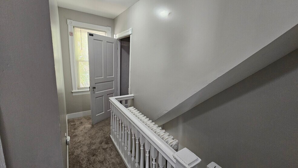 Building Photo - 5040 Washington Ave