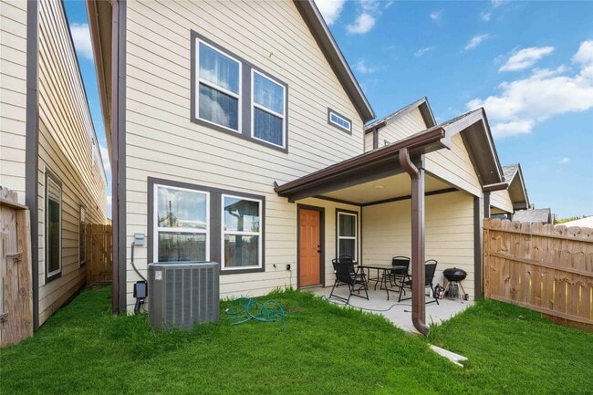 Building Photo - 9941 Lanewell St