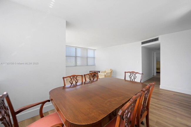 Building Photo - 1300 NE Miami Gardens Dr