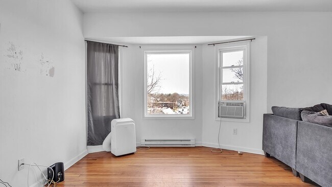 Building Photo - 1442 Main St