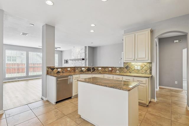 Building Photo - 8740 Dayton Dr