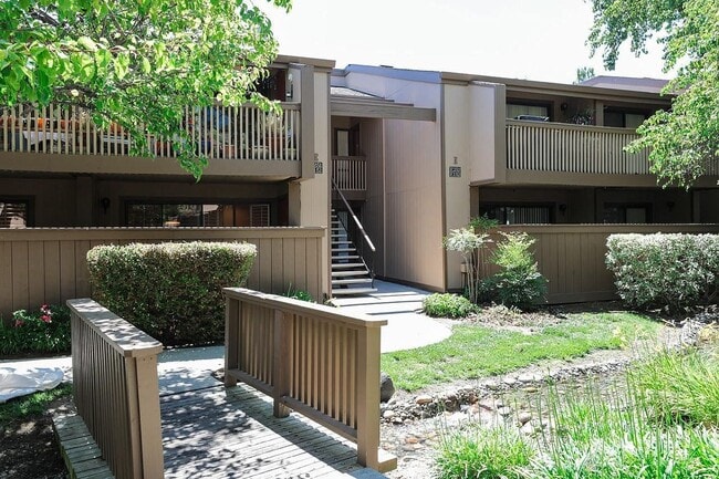Building Photo - Beautiful and very Spacious 1BR 1BA Condo in Mountain View