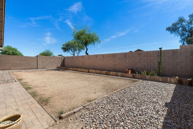 Building Photo - INCREDIBLE UPDATED 3 BEDROOM 2 BATH HOUSE ...